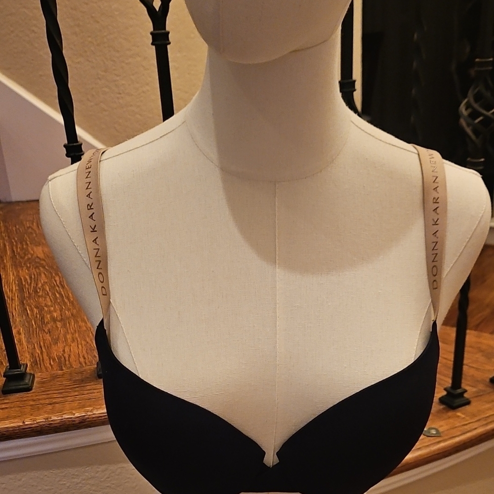 Donna Karan Black Push-Up T-Shirt Bra with Logo Strap - Picture 2 of 9